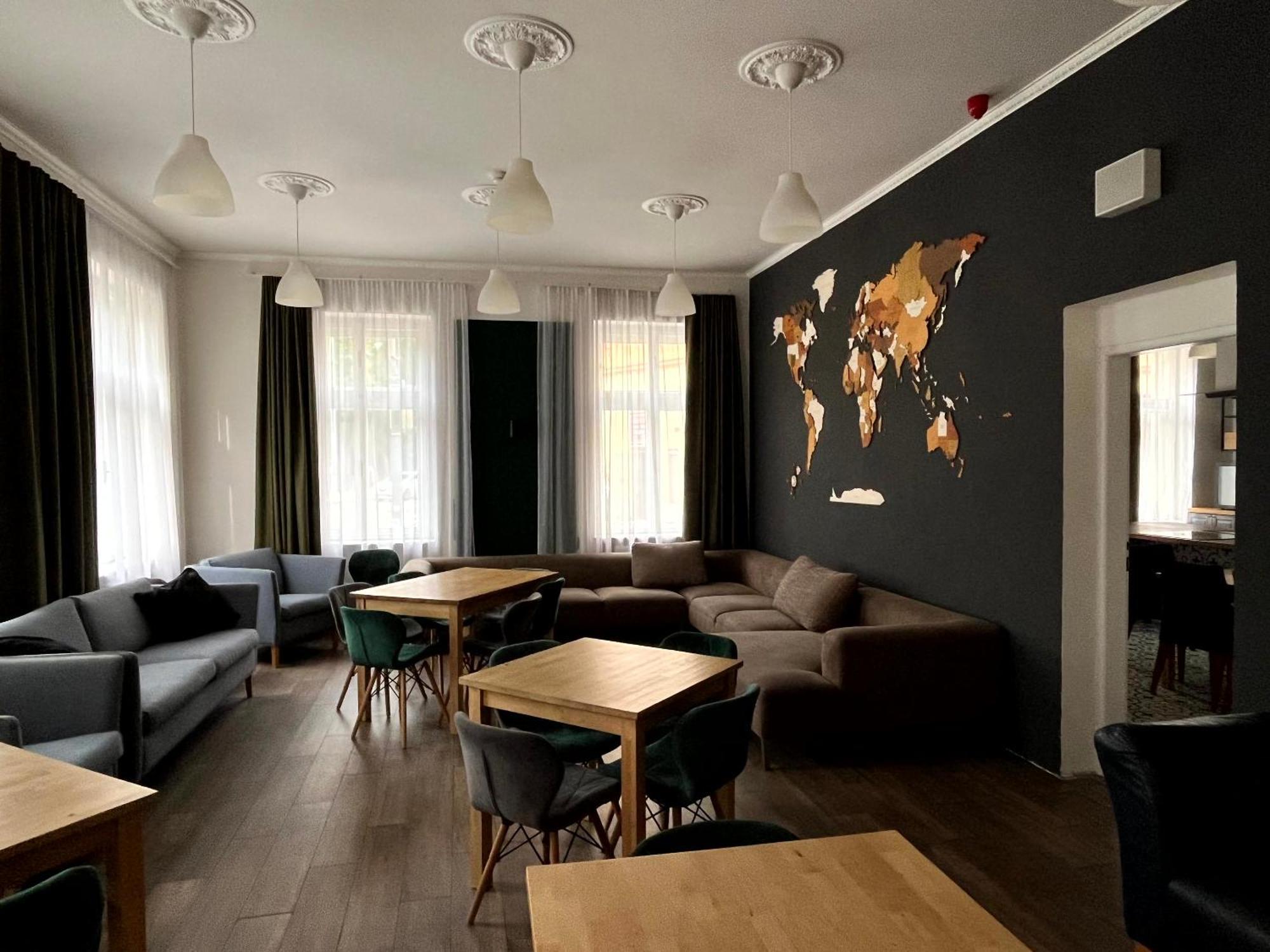 Hostel Waltz Bratislava Exterior photo