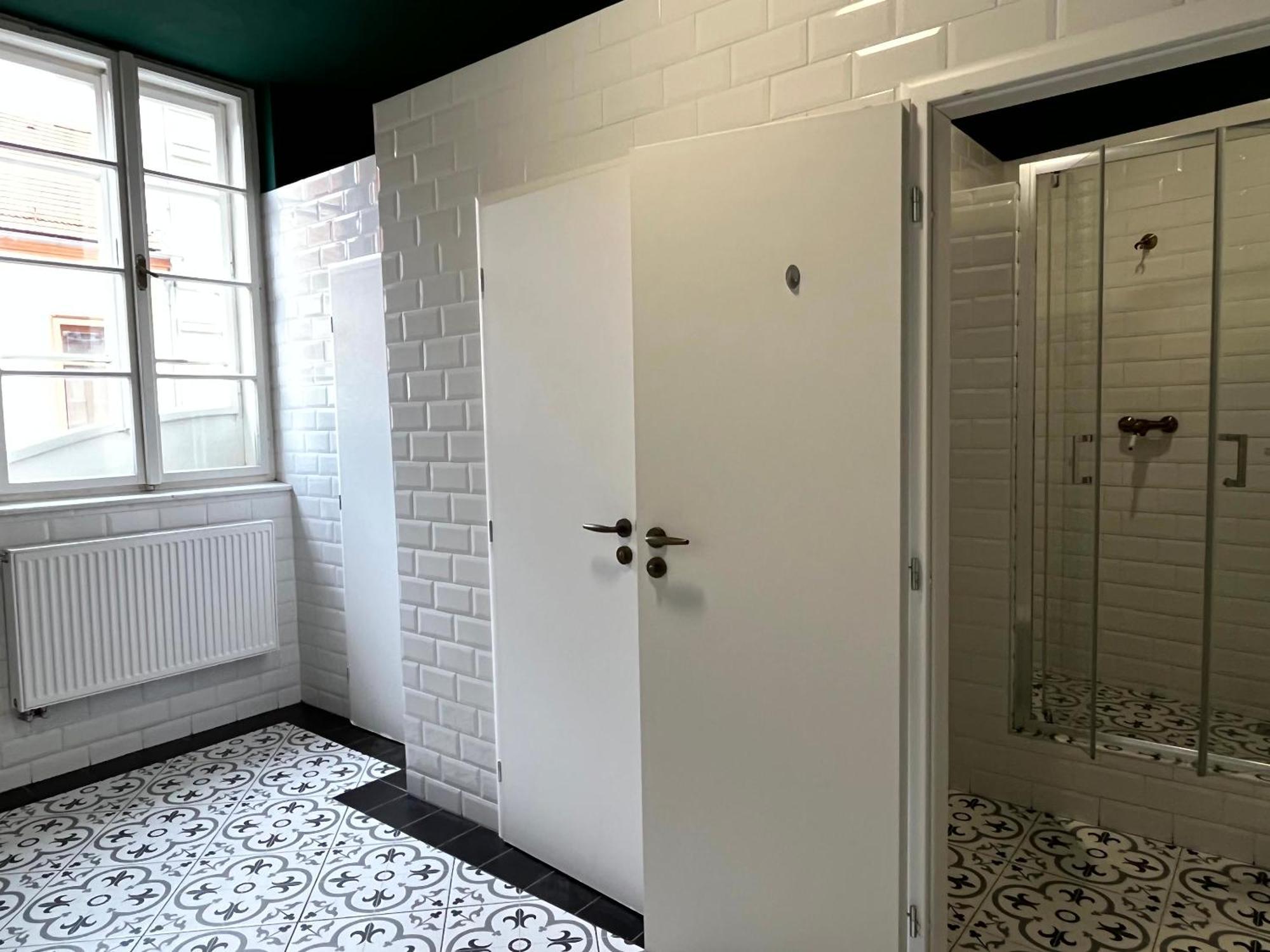 Hostel Waltz Bratislava Exterior photo